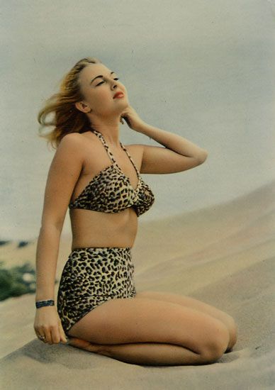 Cartes Postales Pop et  Kitsch des années 50, 70 et 70 Babes on the beach / En maillot de bain