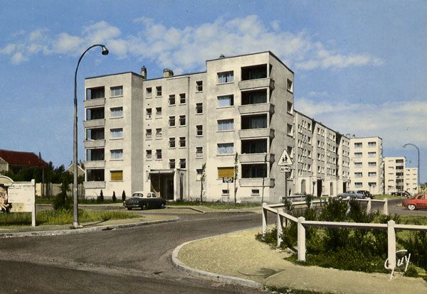 Cartes Postales Pop et  Kitsch des années 50, 70 et 70 Avec un peu d'aide de nos amis - Pop and kitsch vintage postcards from the fifties, the sixties and the seventies : LE BLANC-MESNIL (Seine-St-Denis) 93 Cité des Blés d'Or