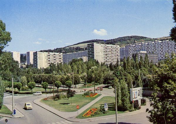 Cartes Postales Pop et Kitsch des années 50, 70 et 70 - Pop and kitsch vintage postcards from the fifties, the sixties and the seventies : SAINT-ETIENNE - Loire Parc de l'Europe dans le fond la Métare