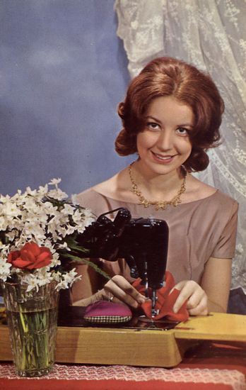 Cartes Postales Pop et Kitsch des années 50, 70 et 70 - Pop and kitsch vintage postcards from the fifties, the sixties and the seventies : Working girls, Femmes au travail