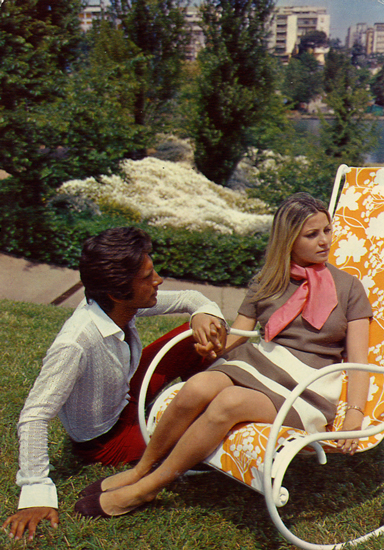 Cartes Postales Pop et  Kitsch des années 50, 70 et 70 - Pop and kitsch vintage postcards from the fifties, the sixties and the seventies : Groovy people, Jeunes gens modernes