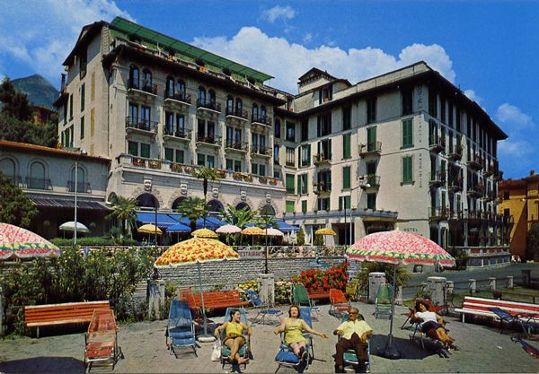 Cartes Postales Pop et Kitsch des années 50, 70 et 70 - Pop and kitsch vintage postcards from the fifties, the sixties and the seventies : Lago di Como - CADENABBIA Hotel Britannica Excelsior