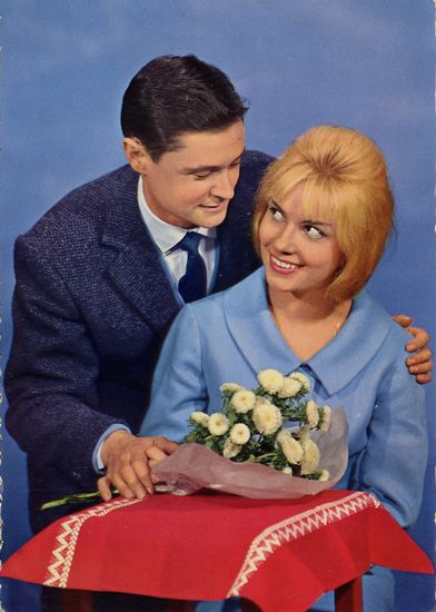 Cartes Postales Pop et  Kitsch des années 50, 70 et 70 - Pop and kitsch vintage postcards from the fifties, the sixties and the seventies : L'amour, encore et toujours