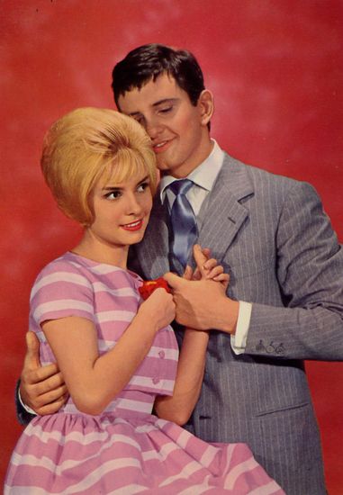 Cartes Postales Pop et  Kitsch des années 50, 70 et 70 - Pop and kitsch vintage postcards from the fifties, the sixties and the seventies : L'amour, encore et toujours