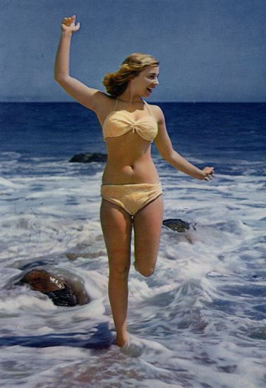 Cartes Postales Pop et  Kitsch des années 50, 70 et 70 - Pop and kitsch vintage postcards from the fifties, the sixties and the seventies : Tous à la plage