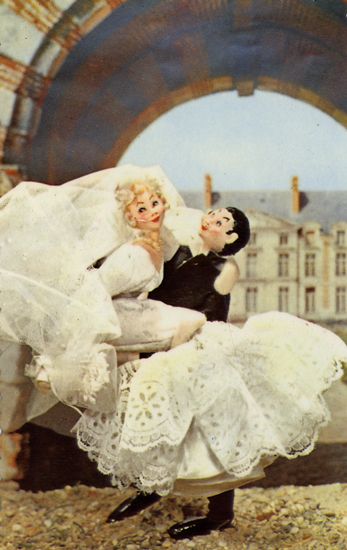 Cartes Postales Pop et  Kitsch des années 50, 70 et 70 - Pop and kitsch vintage postcards from the fifties, the sixties and the seventies : Le retour des poupées