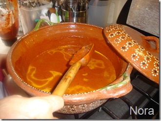 Añade caldo o agua y deja hervir hasta que reduzca Añade caldo o agua y deja hervir hasta que reduzca