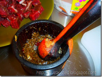 Adobo: ajo, pimienta, sal y aceite Adobo: ajo, pimienta, sal y aceite