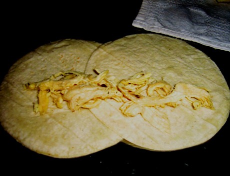 1 TORTILLAS TRASLAPADAS SE PONE LA CARNE 1 TORTILLAS TRASLAPADAS SE PONE LA CARNE