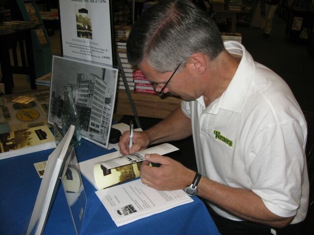 [book signing[3].jpg]