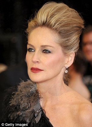 [article-1361346-0D64BA07000005DC-19_306x423[9].jpg]
