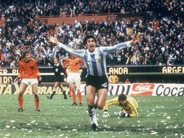 [Top 10 Football Players Of All Time_www.wonders-world.com_1032[2].jpg]