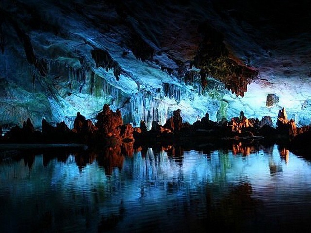 [10 Incredible Underground Lakes and Rivers[4].jpg]