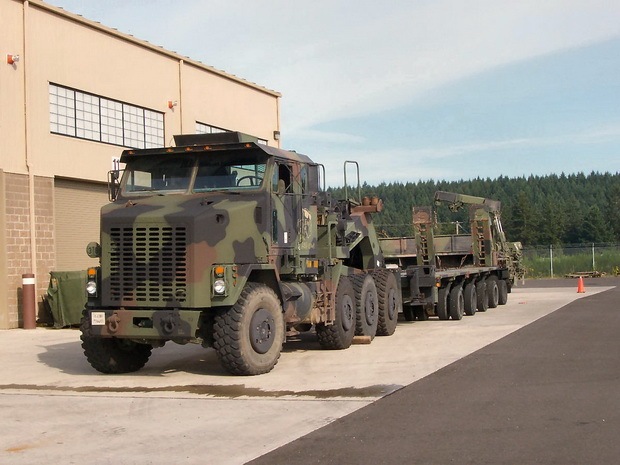 [M1070 Heavy Equipment Transporter 15[2].jpg]