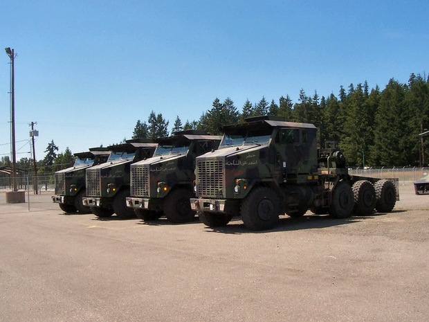 [M1070 Heavy Equipment Transporter 22[2].jpg]