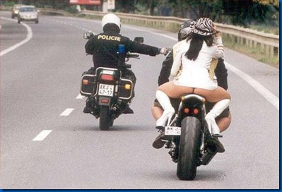 mujer moto