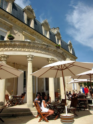 Picnic tables at a chateau during the Marathon du Medoc