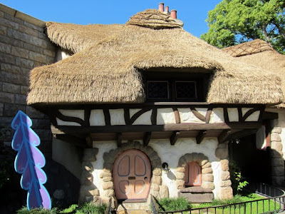 Disneyland Alice in Wonderland ride