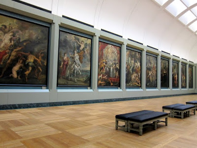 Room of paintings in the Louvre on a guided tours