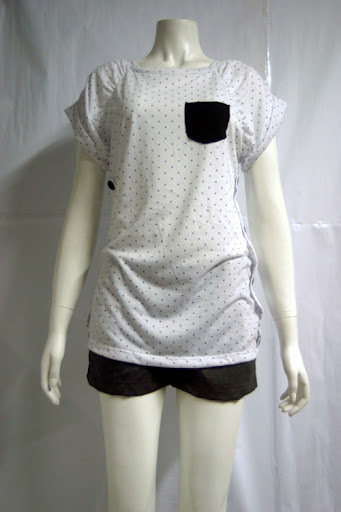 White cotton with tiny black stars, pocket tee with large button trim. MPOR0409-001 S$ 33.90 PTP:16" STH: 29"