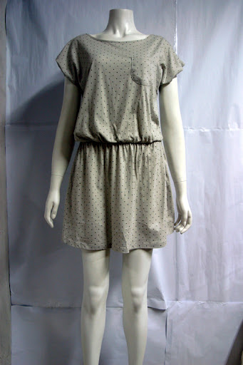 Beige cotton with tiny black stars, summer dress with elastic waist. MPOR0409-007 S$ 43.90 PTP:16.5" STH: 34.5" Waist: 26" to 32"