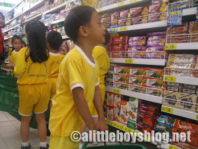 Kids go shopping Kids learn to shop at a hypermarket