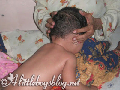 Javanesse baby massage