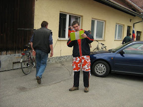 predsednik športnega društva otvori vaške igre...