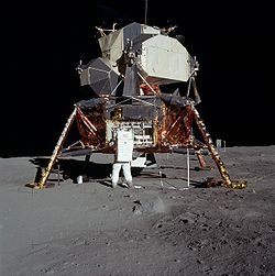 [módulo lunar Apolo 11[4].jpg]