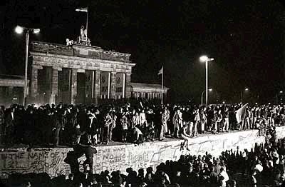 [caída del muro de Berlín 04[6].jpg]