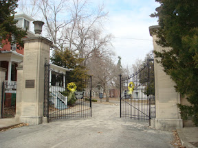 Front%20Gate%20of%20Mount%20Mora%20Cemetery