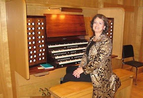 Lynne Davis, organist