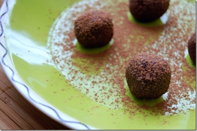 hot-raw-chocolate-acai-truffles-1