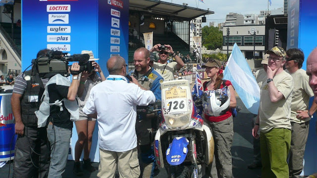 lh4.ggpht.com/_EkXLBvZH9rs/SXPBUAaUZPI/AAAAAAAADLs/CoTRFuTN1D8/s640/Dakar_Podium_Simon.jpg