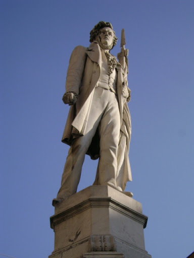 Monumento Ciro Menotti