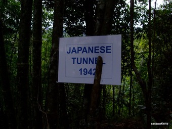 [Japanese_trench_and_tunnel_1942_Gunu[5].jpg]