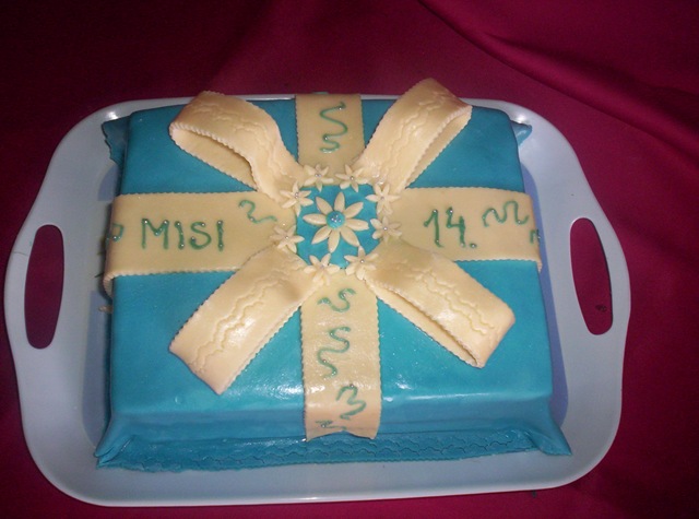 [kek ajandekdoboz 013[3].jpg]