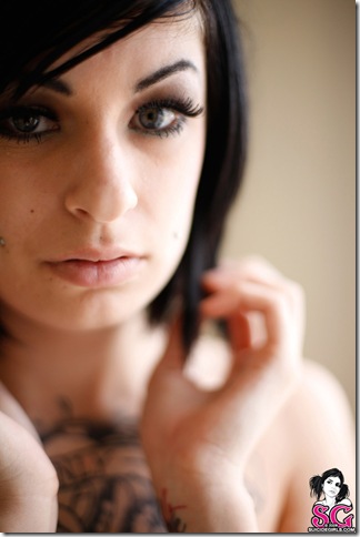 Suicide Girls | Tristyn : Peeping Tom