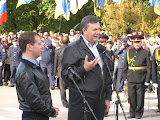 Медведев и Янукович Гухов