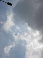 También por aire acompañaron la marcha MSS