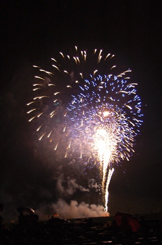 [2010_0704_AFA-fireworks-108[4].jpg]