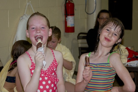 [2011_0319_TDC-DEA2011-swimming-1-w[2].jpg]