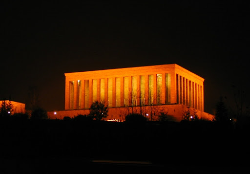 [Resim: anitkabir-gece.jpg]