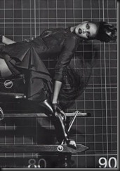 RUSSIAN ROULETTE (Rihanna) Rihannatoplessvogueitaly113