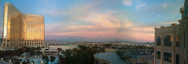 [MandalayBaySunset3.jpg]