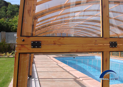 abri piscine haut aspect bois : detail de facade d'un abri piscine casablanca abri piscine haut aspect bois : detail de facade d'un abri piscine casablanca