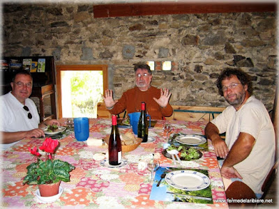 Repas conviale lors d'un stage de pilotage RC.http://www.stage-modelisme.net