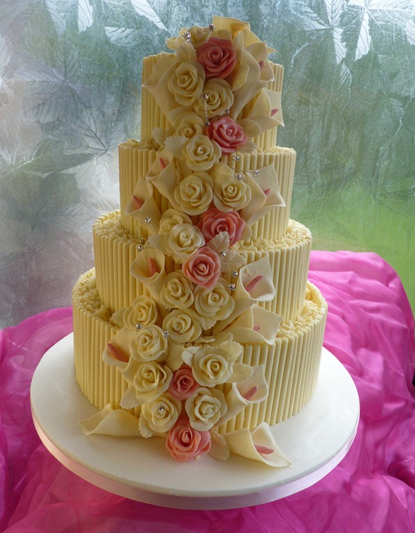 [4-tier-cigerellos,-Rose-and-Lillies-wedding-cake[4].jpg]