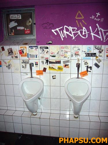 Creepy_and_Funny_Bathroom_Design__23.jpg