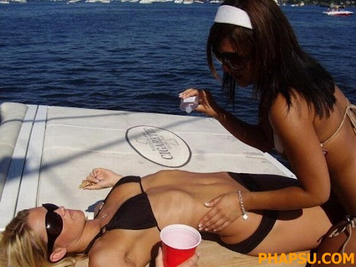sexy_party_on_boat_10.jpg
